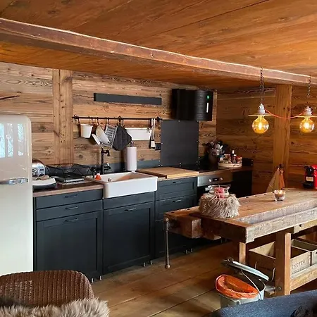 Wohnen Im Nostalgisch-modernem Stil-chalet Geimen